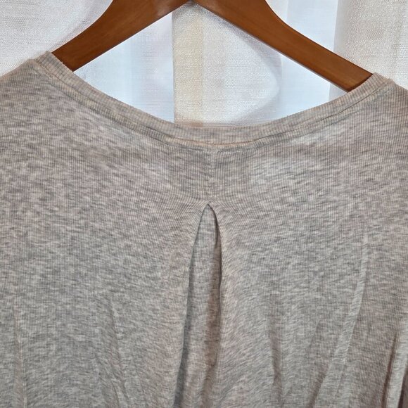 Athleta Women's High Low Short Sleeve Gray Top size Medium - Picture 3 of 6